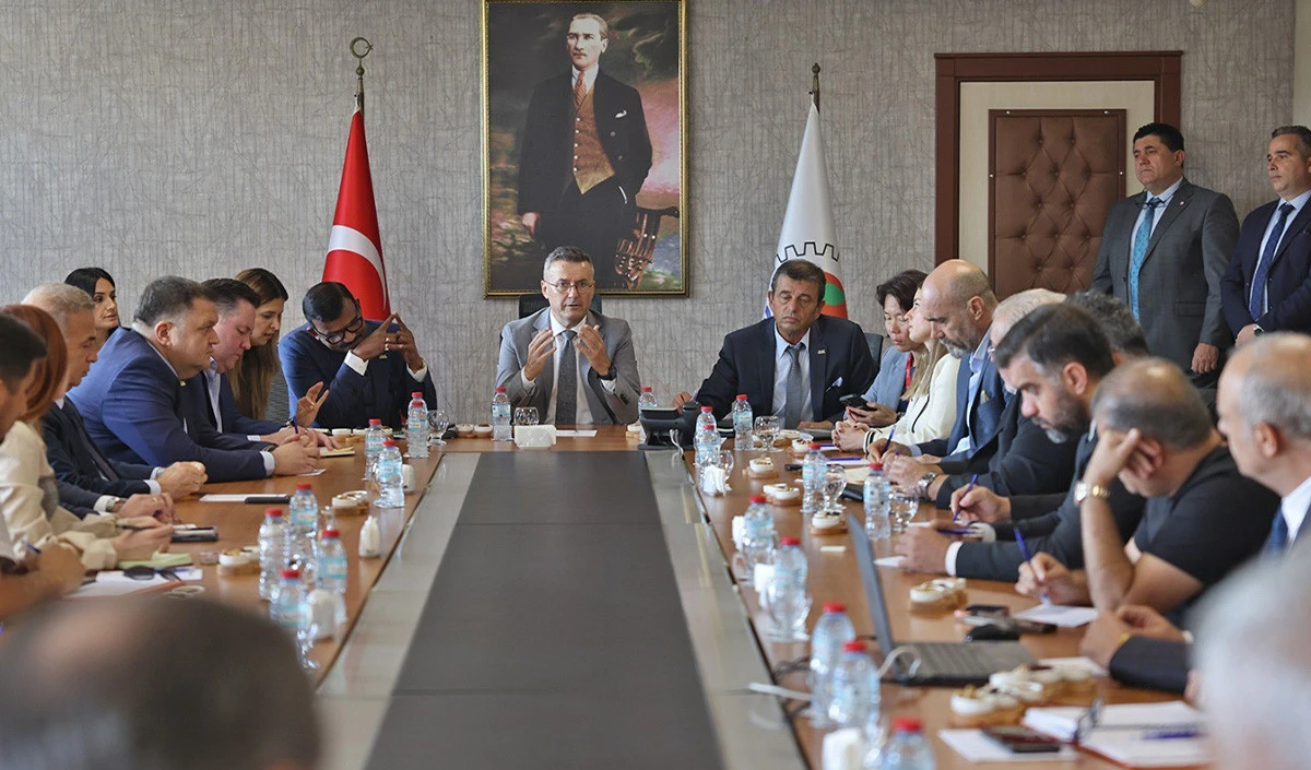 Mersin'de limandaki tarifeler konuşuldu