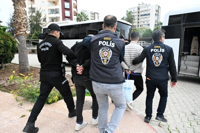 Mersin&rsquo;de milyarlık yasa dışı bahis operasyonu: 9 tutuklama