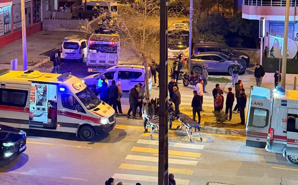  Mersin'de motosikletler &ccedil;arpıştı:2 yaralı