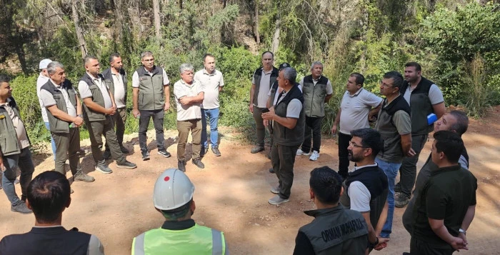 Mersin'de orman yollarında yangına karşı g&uuml;venli hat &ccedil;alışması