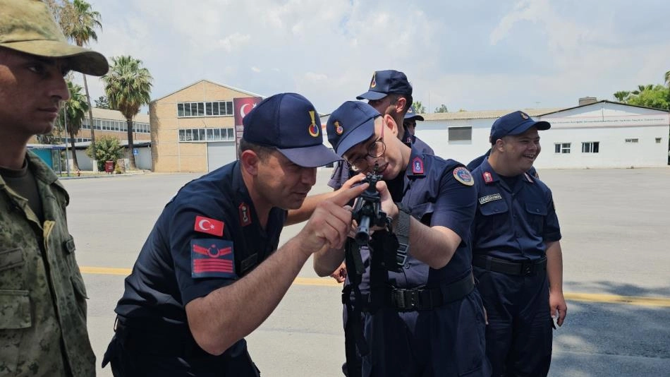 Mersin'de özel bireyler asker olma heyecanı yaşadı