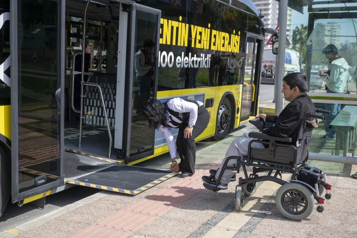 Mersin'de &ouml;zel bireyler i&ccedil;in &lsquo;engelsiz ulaşım' uygulaması hayata ge&ccedil;irildi