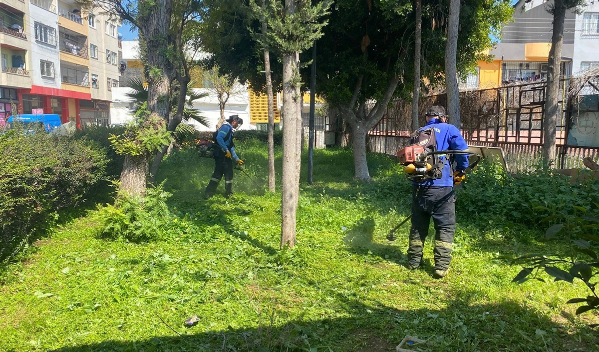 Mersin&rsquo;de park ve yeşil alanlarda bakım seferberliği