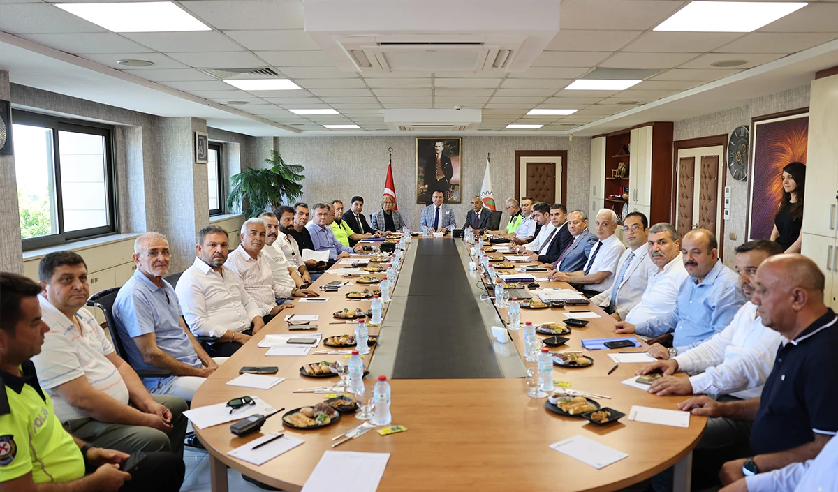 Mersin'de şehir içi yolcu ve servis taşımacılığı sorunları masaya yatırıldı