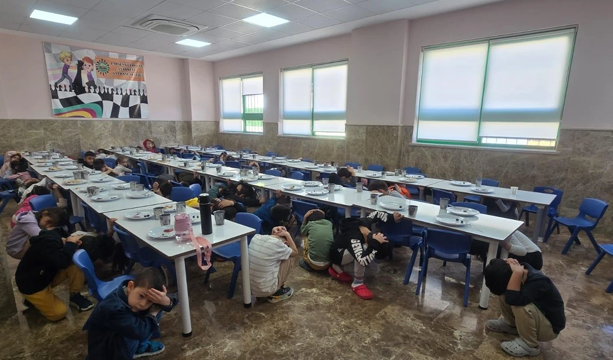  Mersin'de tüm okullarda eş zamanlı afet tatbikatı gerçekleştirildi