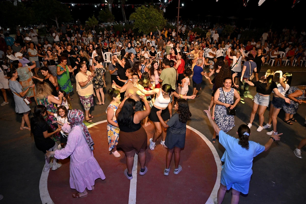 Mersin&rsquo;de &lsquo;Yaz Dostum&rsquo; konserleri vatandaşları m&uuml;zikle buluşturuyor