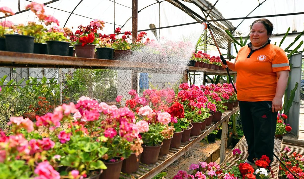 Mersin&rsquo;de yeşil alanlar iklim dostu uygulamalarla b&uuml;y&uuml;t&uuml;ld&uuml;