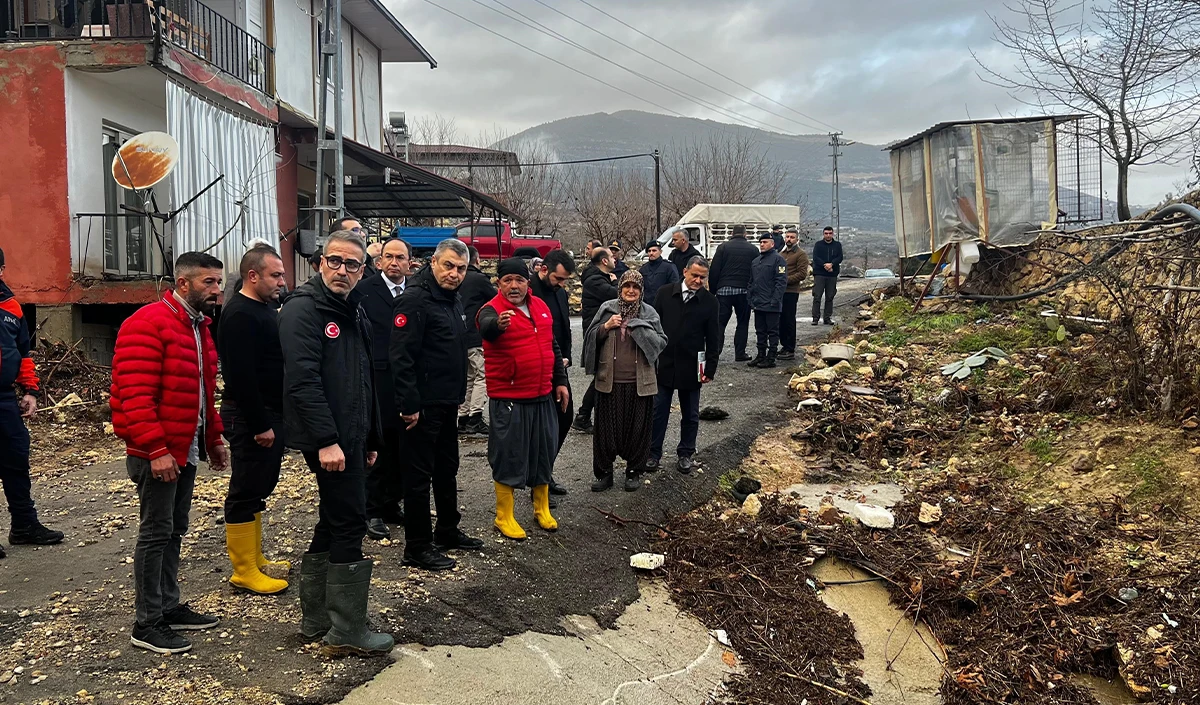 Mersin'deki selden geriye bu g&ouml;r&uuml;nt&uuml;ler kaldı: 51 ev ve işyeri zarar g&ouml;rd&uuml;, 12 kişi kurtarıldı