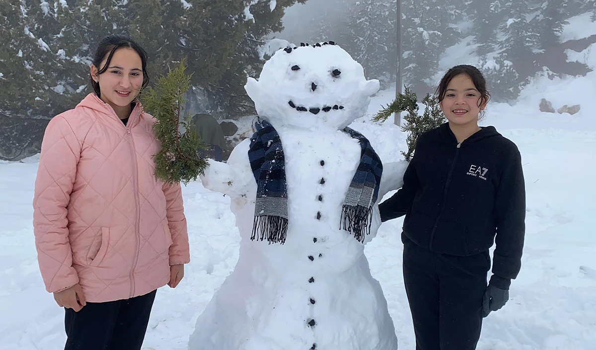 Mersin'in y&uuml;ksek kesimlerinde kar sevinci