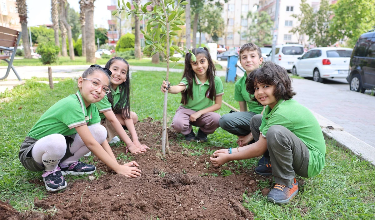 Minik başkanın talimatı hayata ge&ccedil;ti, park yenilendi