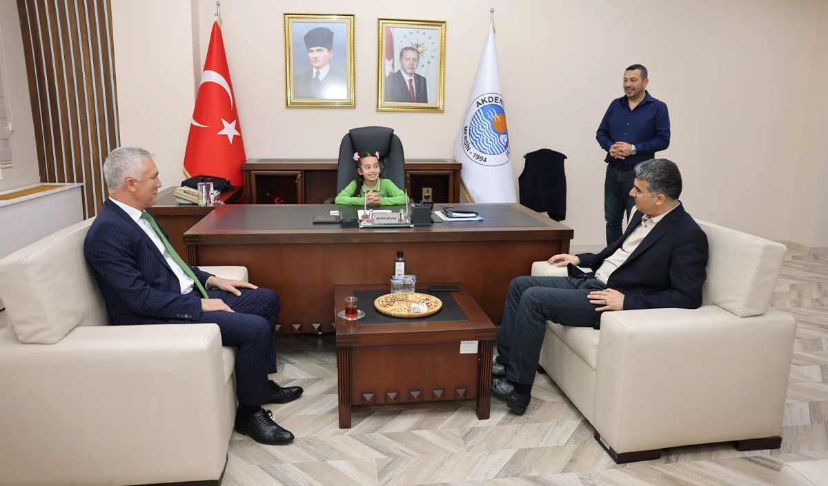 Minik Buğlem bir g&uuml;nl&uuml;ğ&uuml;ne başkan oldu, ilk talimat park i&ccedil;in geldi