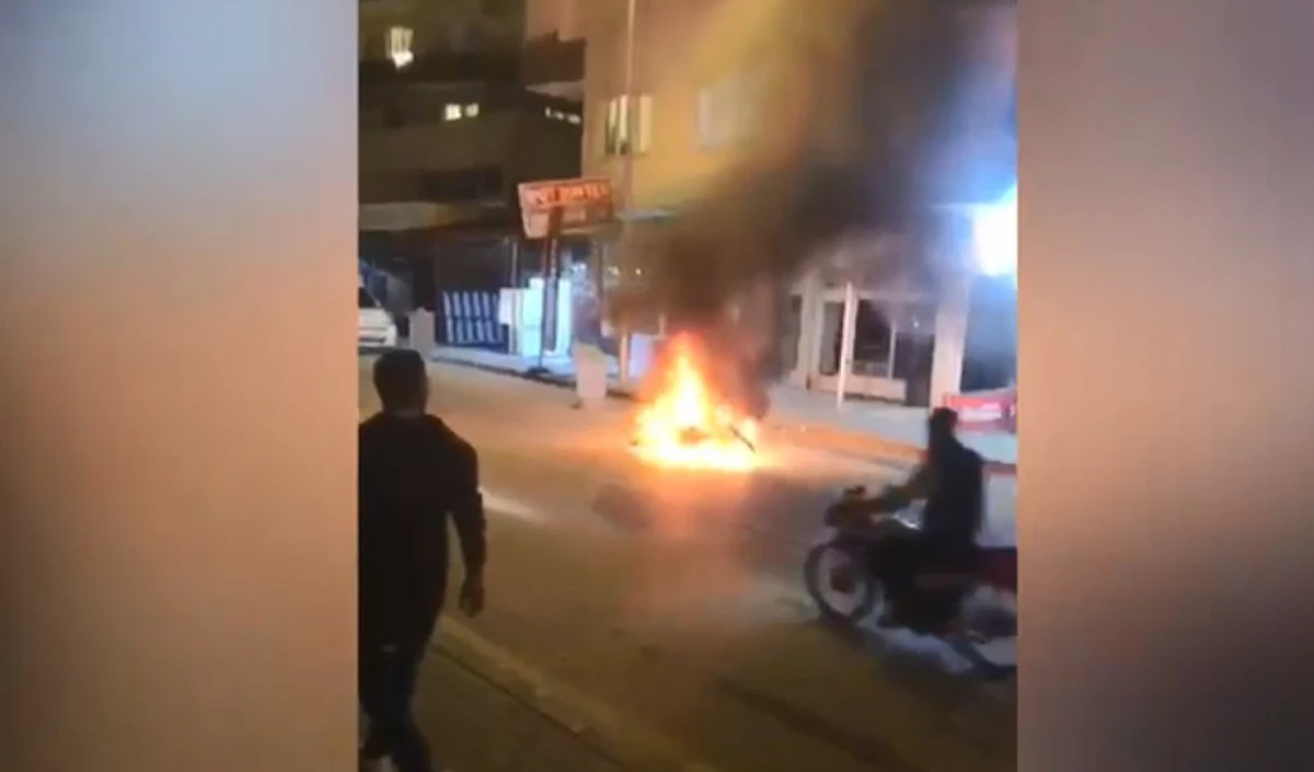 Motosiklet alev alev yandı