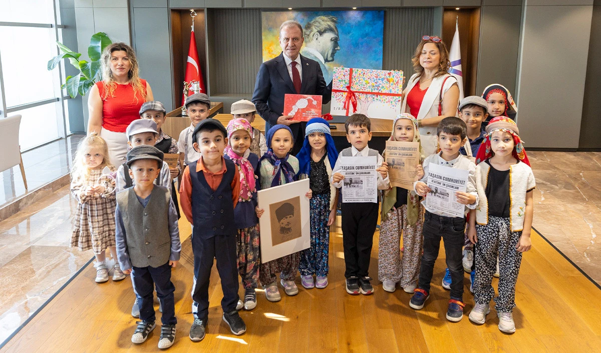 Öğrenciler, cumhuriyet coşkusunu Başkan Seçer’le paylaştı