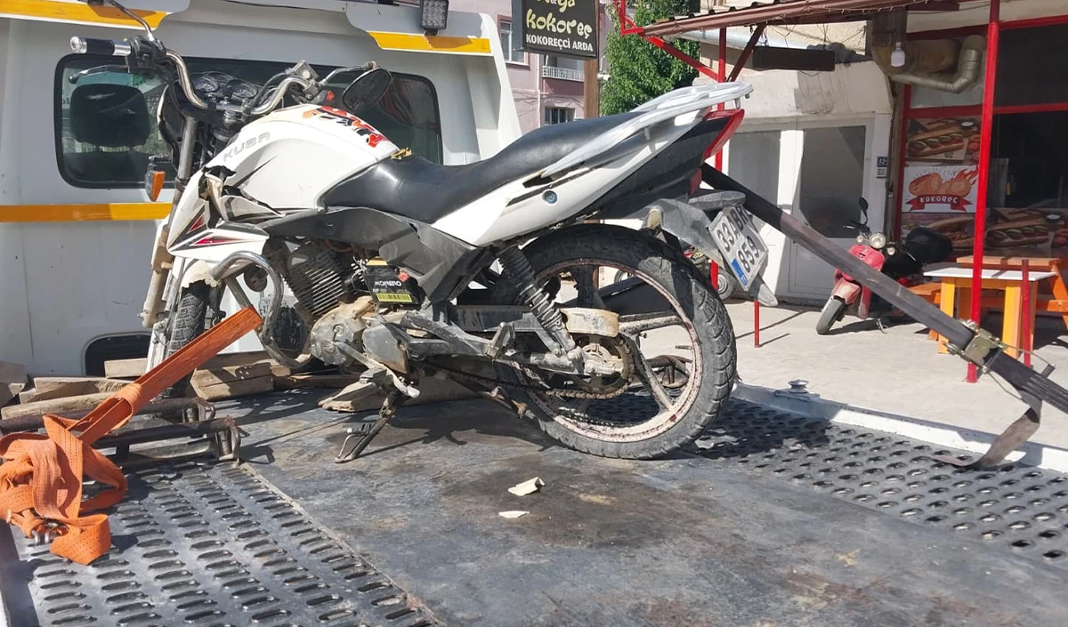 Otomobil ile çarpışan motosikletin sürücüsü yaralandı
