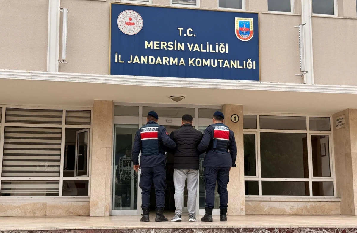 Plakasız ara&ccedil;la yakıt alıp ka&ccedil;tı, jandarma yakaladı