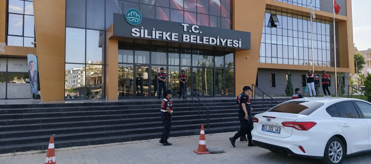 Silifke Belediyesine y&ouml;nelik ikinci dalga operasyonda 3 ş&uuml;pheli daha tutuklandı
