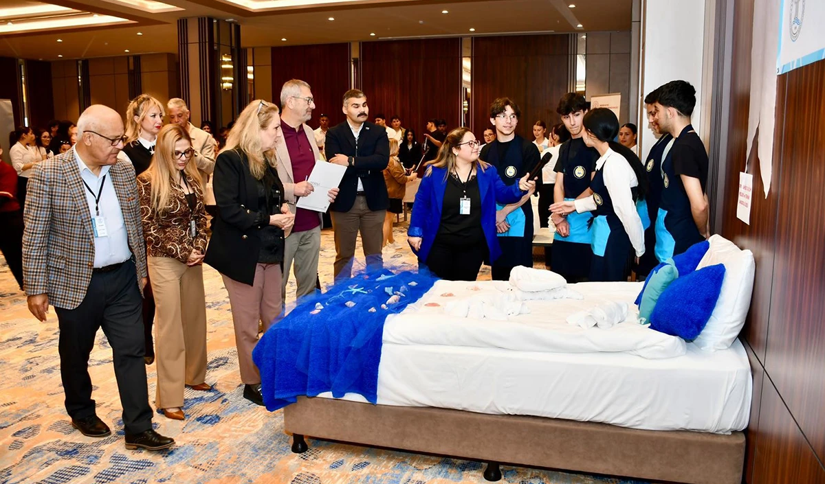  Silifke'de turizm &ouml;ğrencileri h&uuml;nerlerini ortaya koydu