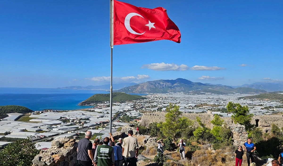 Softa Kalesinde 'Cumhuriyet Yürüyüşü ve Bayrak Değişimi Töreni' gerçekleştirildi