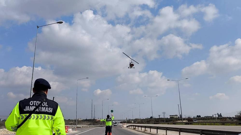 Sürücülerin yakalanma hissini arttırmak için cayrokopterli denetim