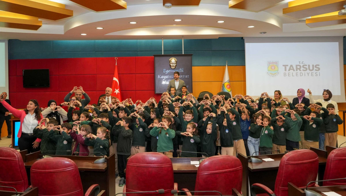 Tarsuslu minikler yerel y&ouml;netimleri yerinde &ouml;ğrendi