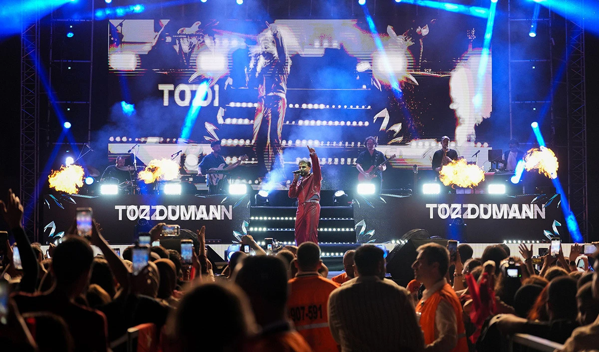 Tarsus’ta cumhuriyet coşkusu Sefo konseriyle zirveye ulaştı