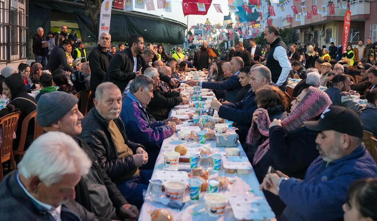 Tarsus&rsquo;ta iftar sofrasında kardeşlik buluşması