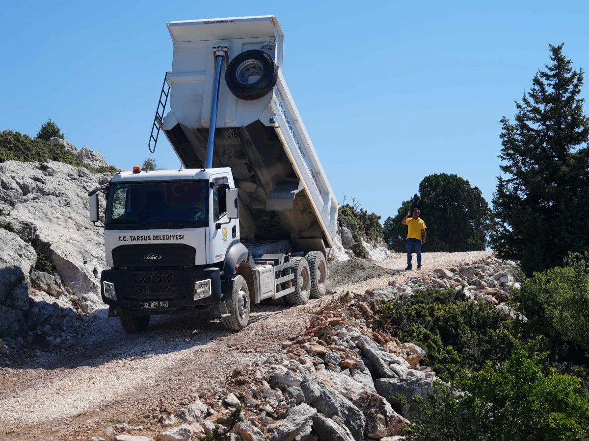 Tarsus&rsquo;ta kırsal mahallelerin yol sorunu &ccedil;&ouml;z&uuml;l&uuml;yor