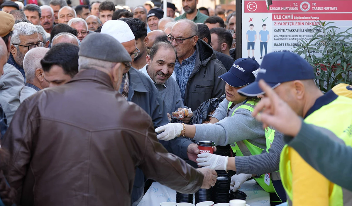 Tarsus'ta sıcak &ccedil;orba ikramı başladı