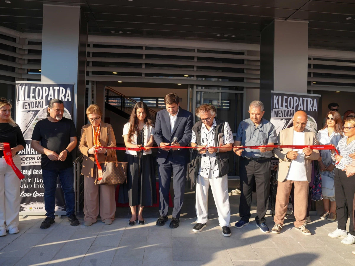 Tarsus&rsquo;ta tarih ve sanatın buluşma noktası Kleopatra Meydanı a&ccedil;ıldı