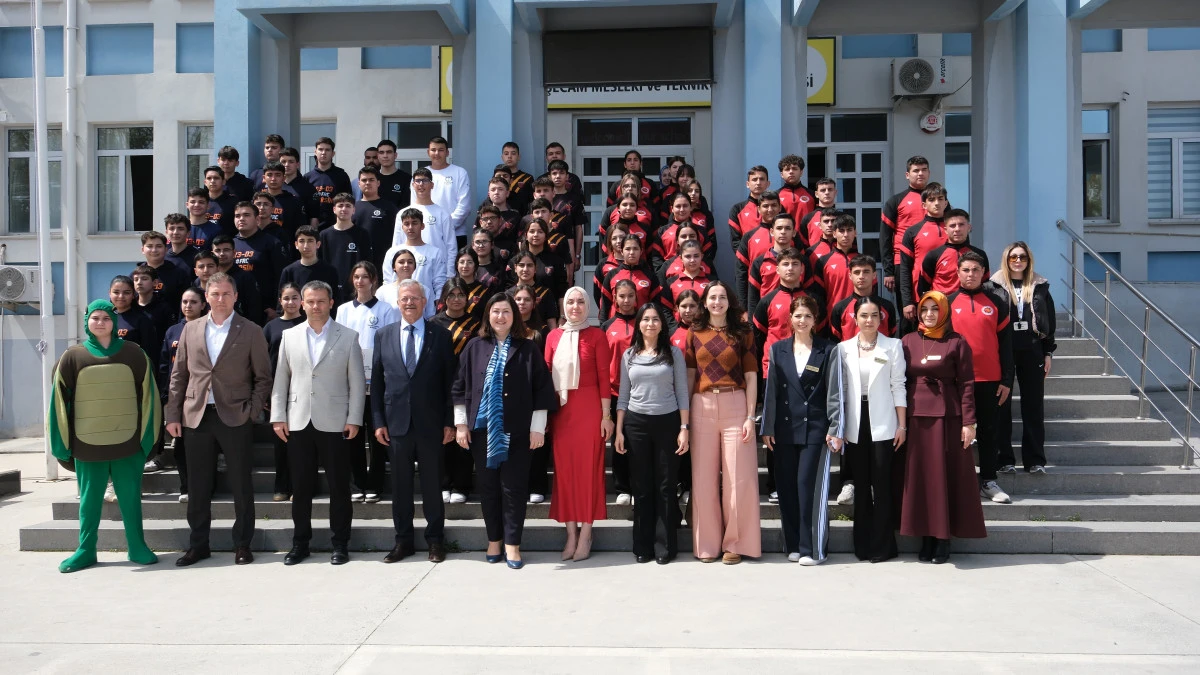 Tekli: "Eğitim, sanayimizin s&uuml;rd&uuml;r&uuml;lebilirliğinin temelidir"