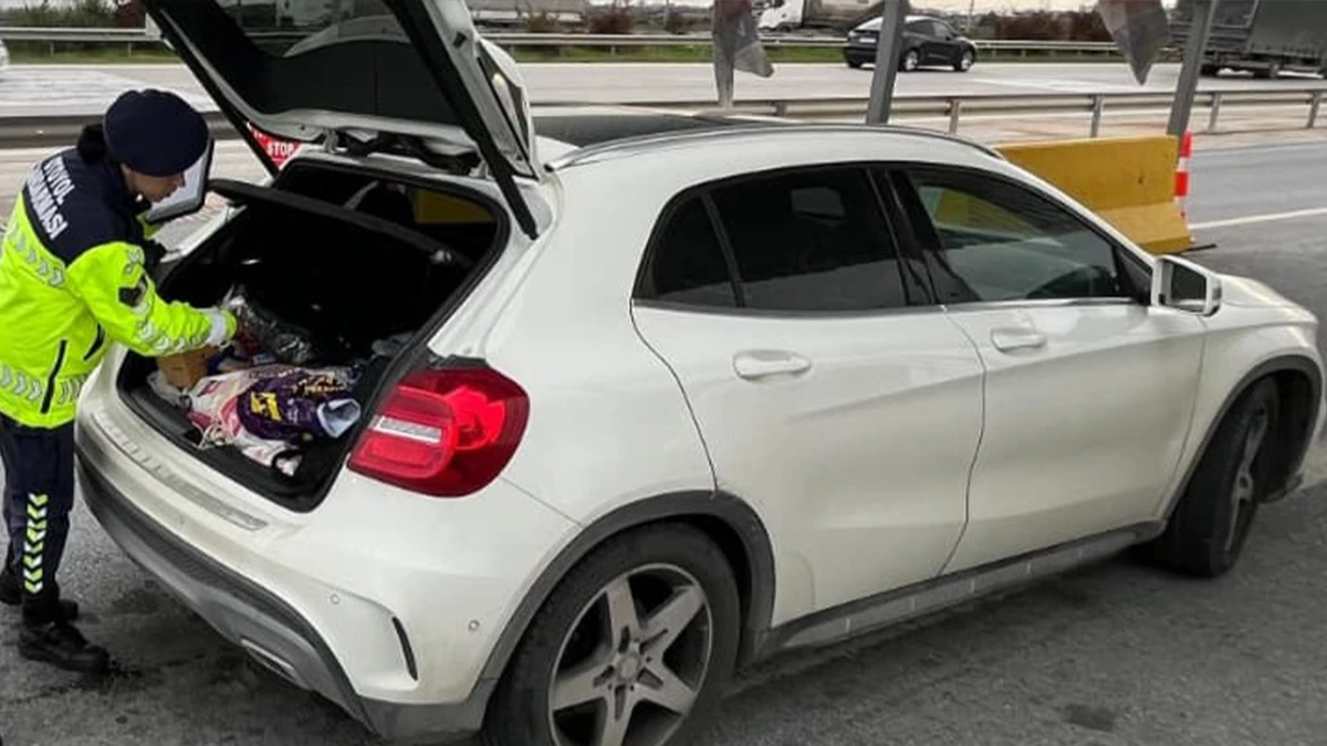 Trafik denetiminde sahte avukat kimliği g&ouml;steren şahıs yakalandı