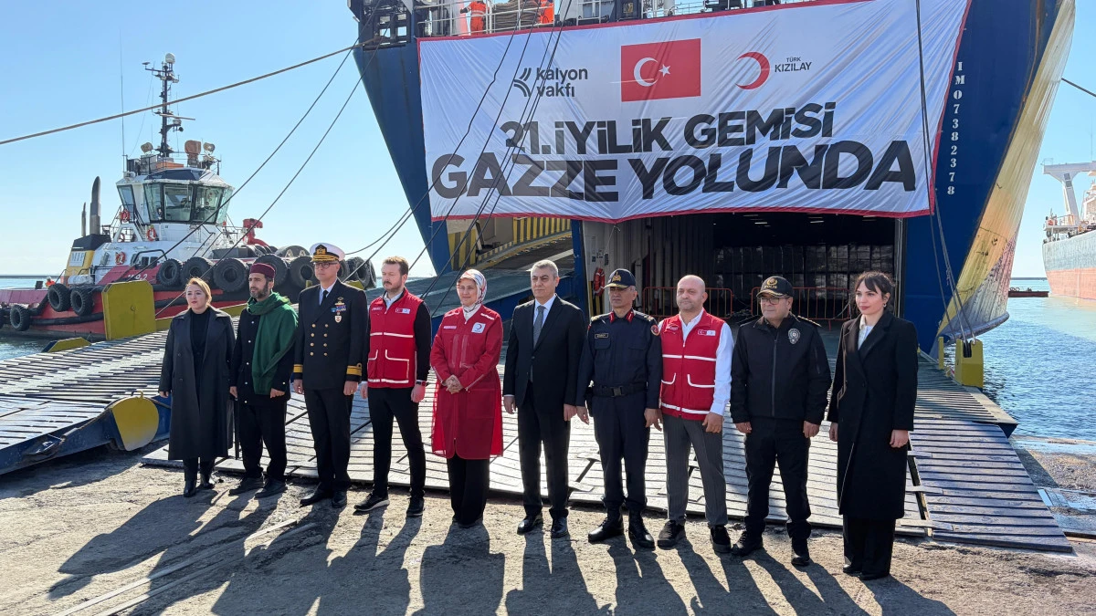T&uuml;rk Kızılay'ın &lsquo;İyilik Gemisi' Ramazan'ın ilk g&uuml;n&uuml;nde Gazze'ye uğurlandı