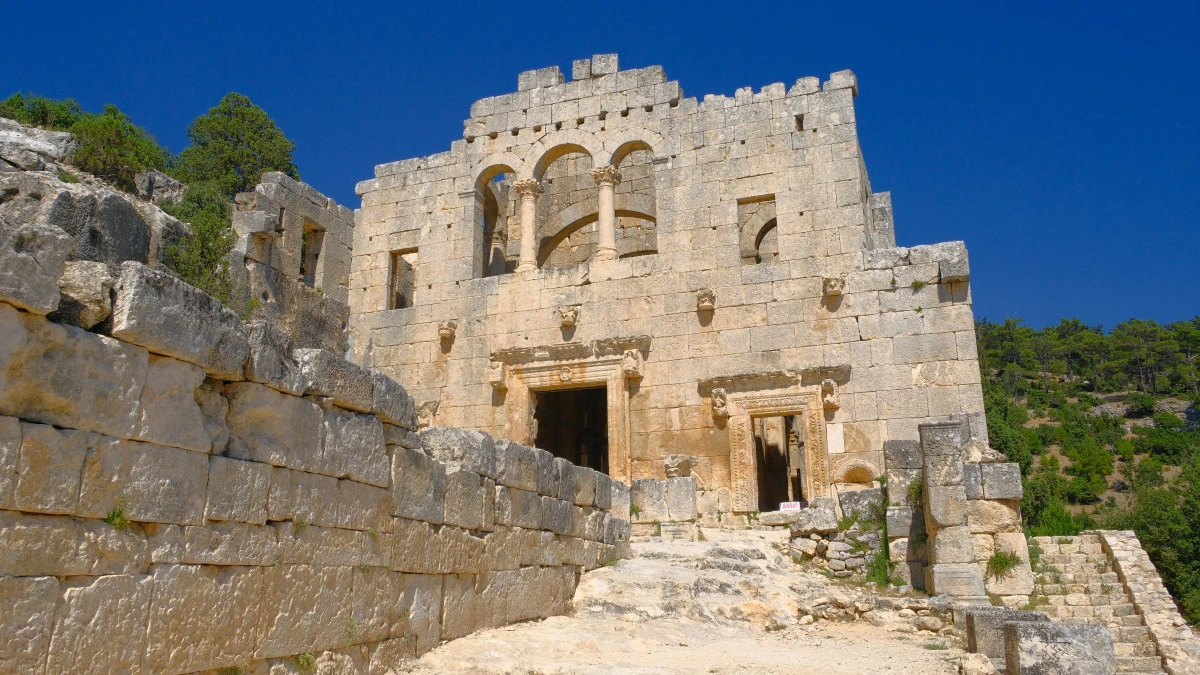 UNESCO listesindeki Alahan Manastırı zamana direniyor