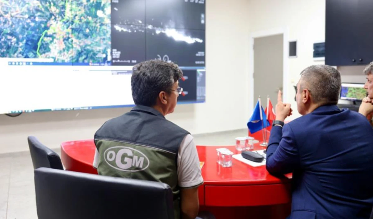 Vali Toros Yangın Yönetim Merkezinde incelemelerde bulundu