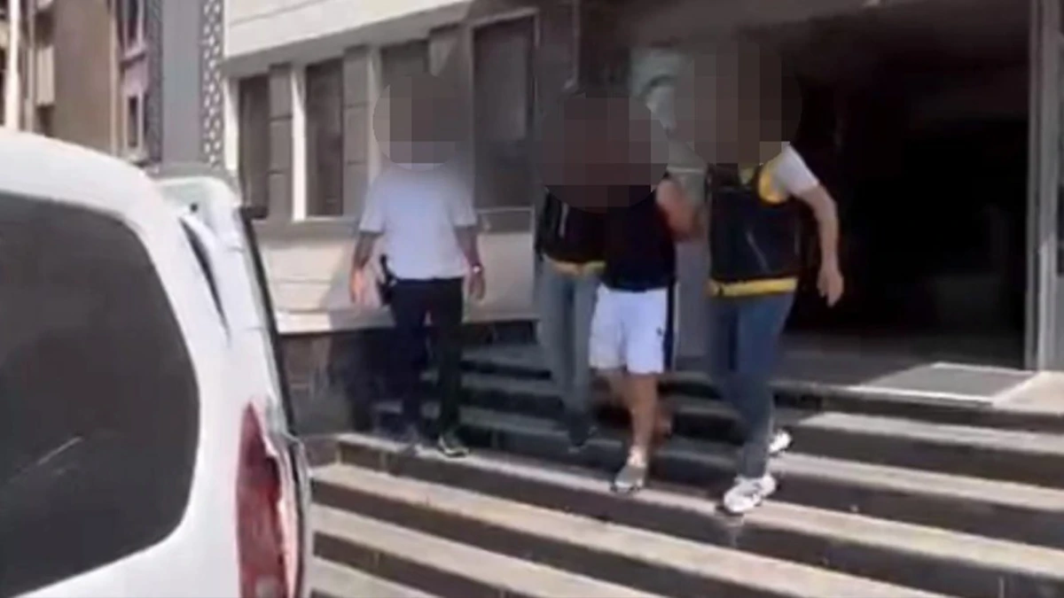Yaralama ve &ouml;ld&uuml;rmeye teşebb&uuml;s su&ccedil;larından aranan ş&uuml;pheli, 4 silahla yakalandı