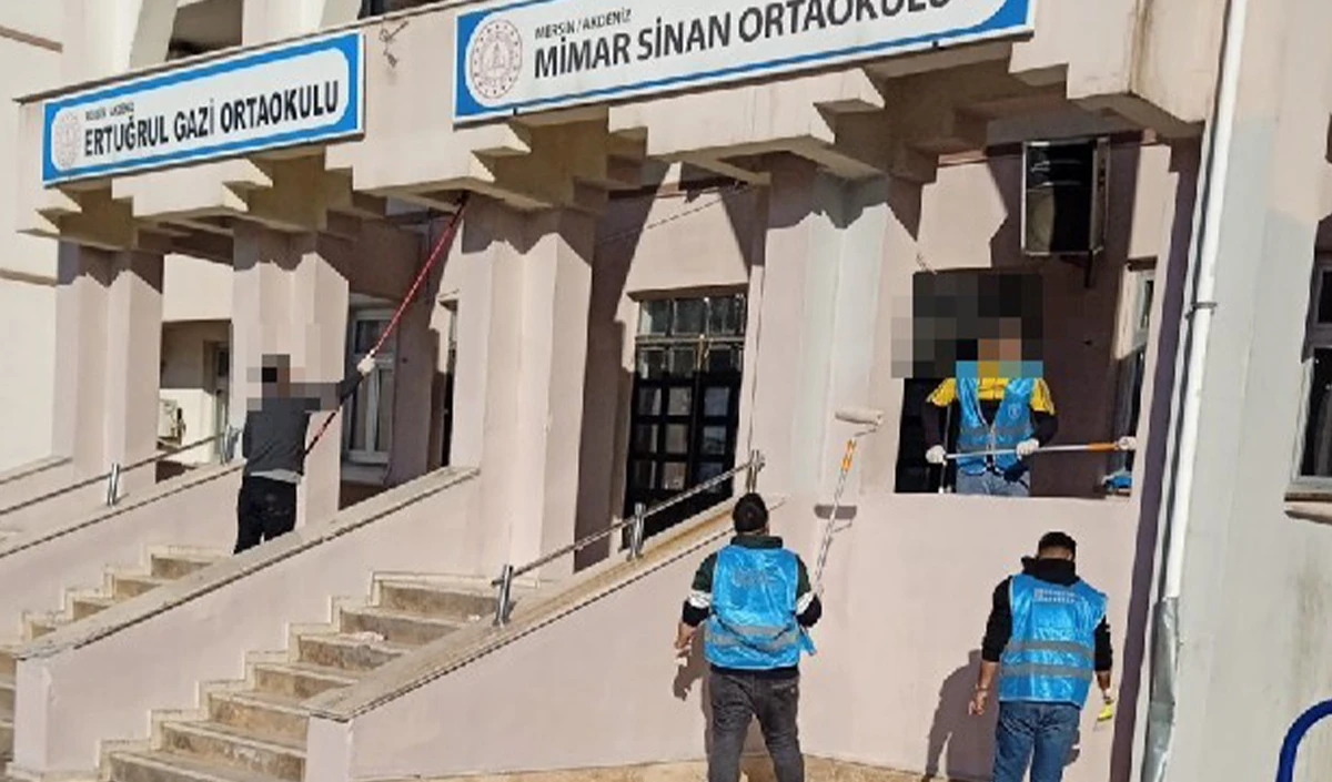 Y&uuml;k&uuml;ml&uuml;ler, Mersin&rsquo;de okulları temizleyip boyadı