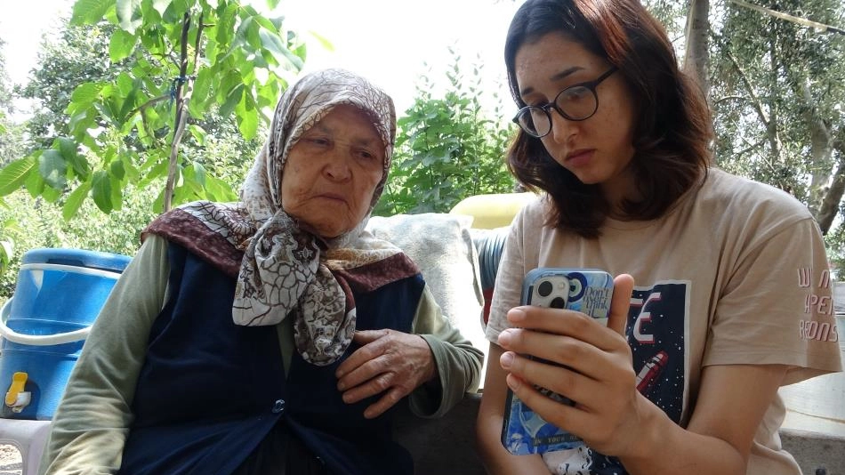Zübeyde nine, köyünden doktora görüntülü ulaşıp muayene oldu
